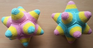 Babybal tweeling (Zie "Cadeautjes van de juf" voor het patroon)